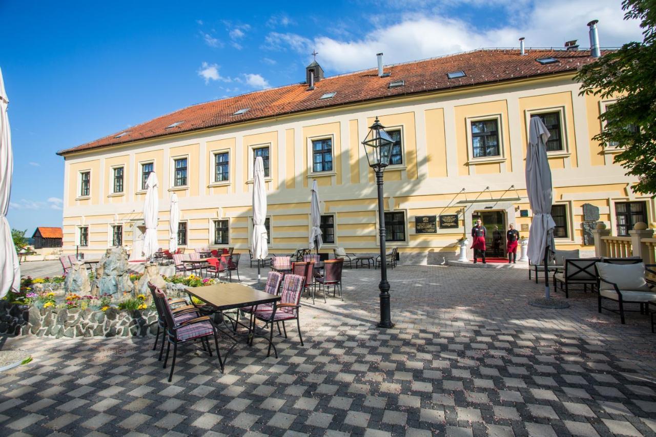 Hotel & Restoran Dvorac Gjalski Zabok Exterior photo