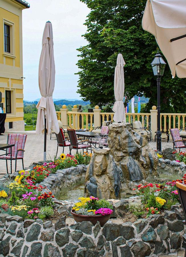 Hotel & Restoran Dvorac Gjalski Zabok Exterior photo