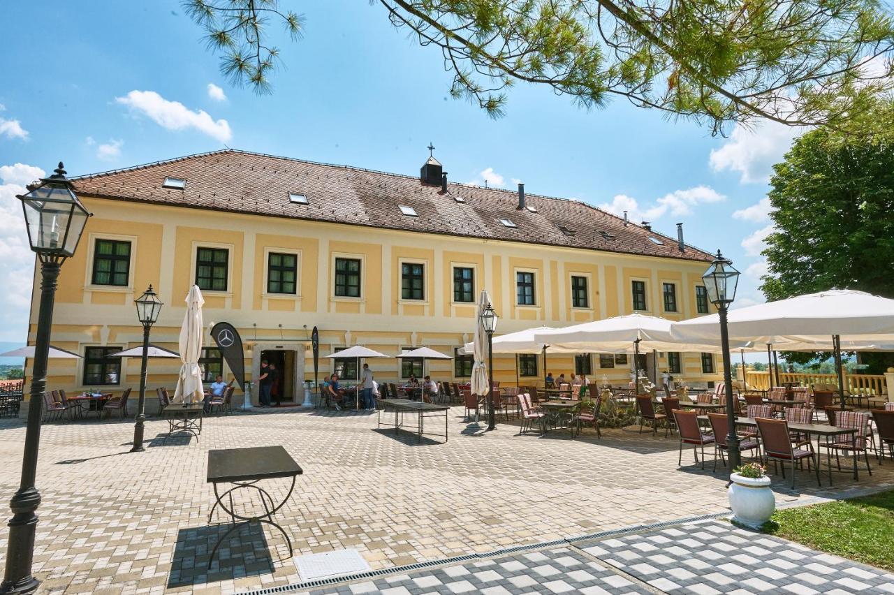 Hotel & Restoran Dvorac Gjalski Zabok Exterior photo