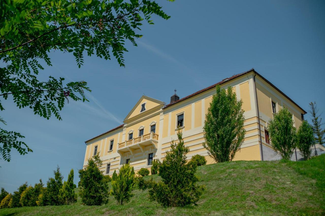 Hotel & Restoran Dvorac Gjalski Zabok Exterior photo