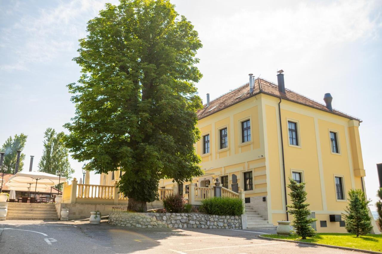 Hotel & Restoran Dvorac Gjalski Zabok Exterior photo