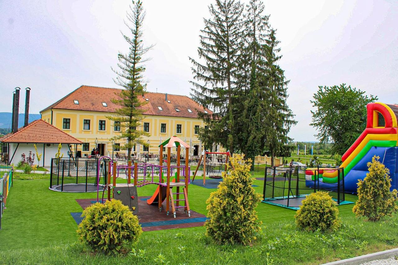 Hotel & Restoran Dvorac Gjalski Zabok Exterior photo